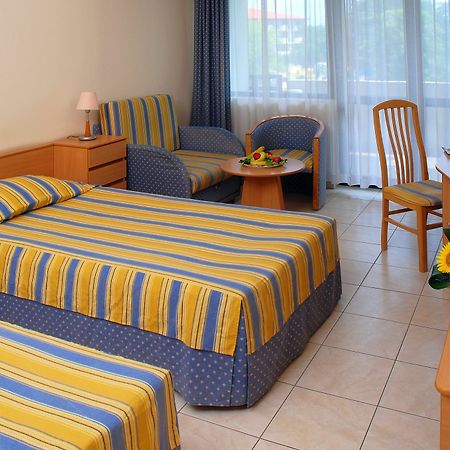 Hotel Lebed Varna Ngoại thất bức ảnh
